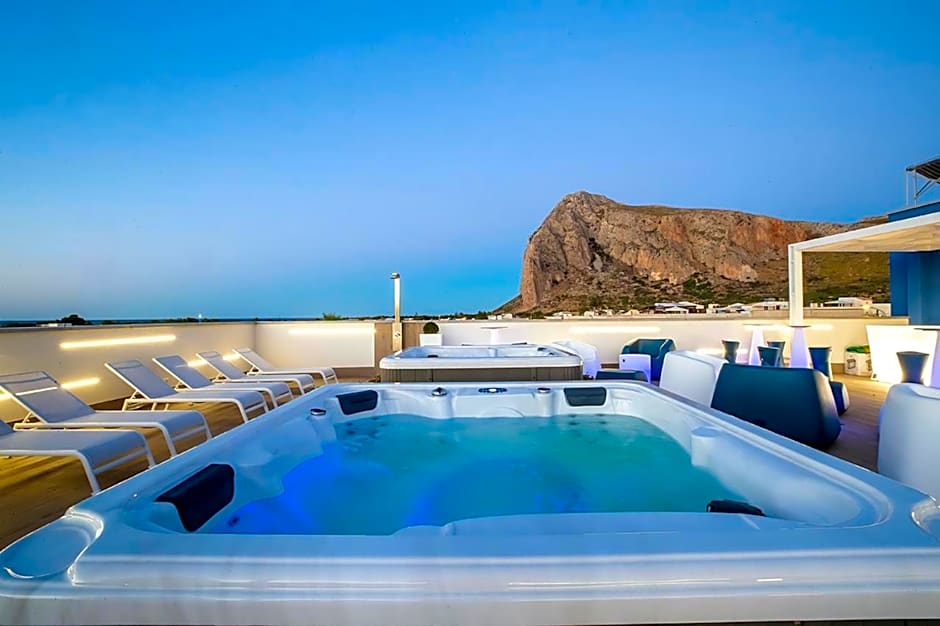 Sundeck Hotel