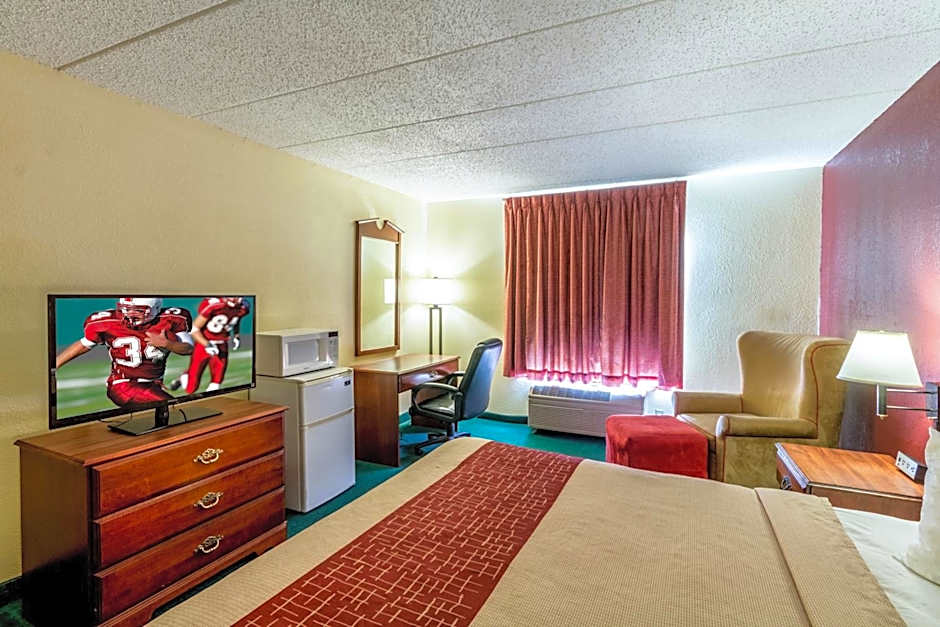 Photo 1 of 4 of Deluxe 1 King Bed, Accessible