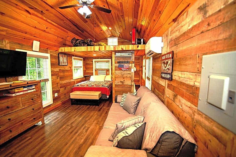 The Americana - Parker Creek Bend Cabins
