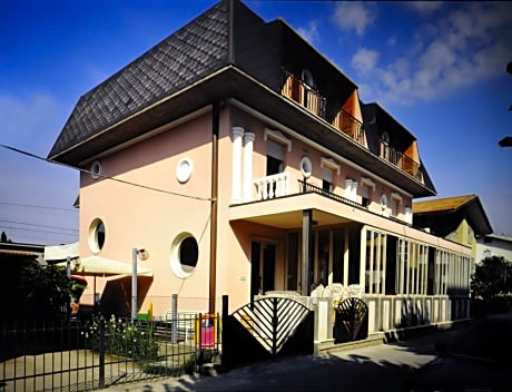 Hotel Cesari
