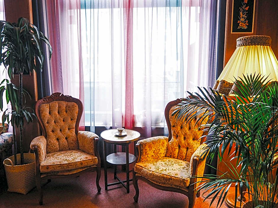 Tante ALMA's Mülheimer Hotel