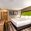 La Quinta Inn & Suites by Wyndham Brooklyn Central