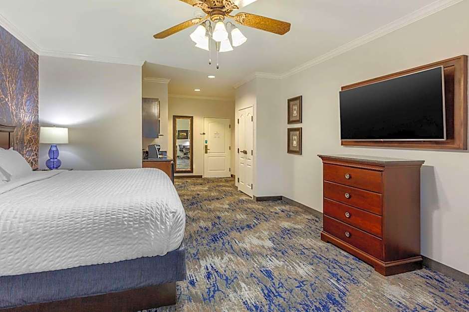 Clarion Pointe Sulphur Springs