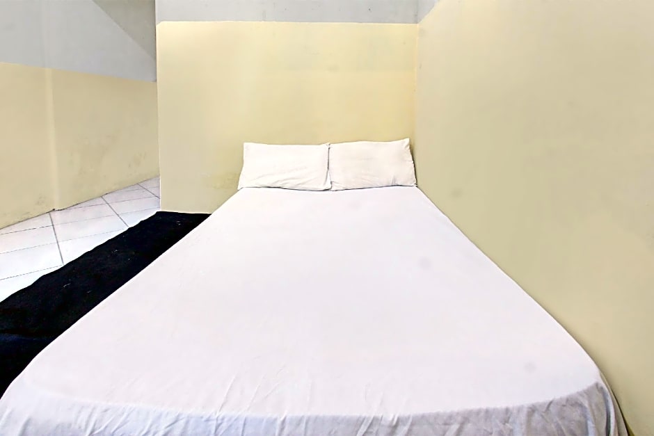 OYO Life 92853 Kost 999