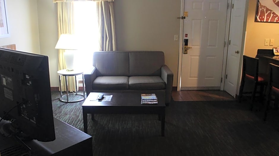 Hawthorn Suites Wichita East