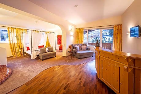 Junior Suite with Balcony and Mountain View