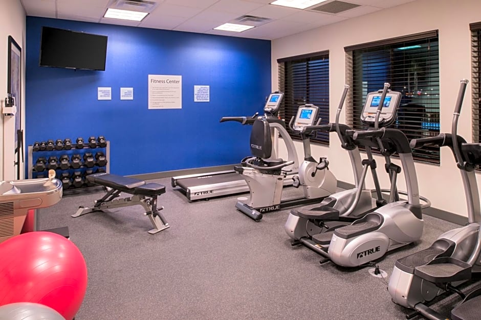 Holiday Inn Express & Suites Bakersfield Airport By IHG