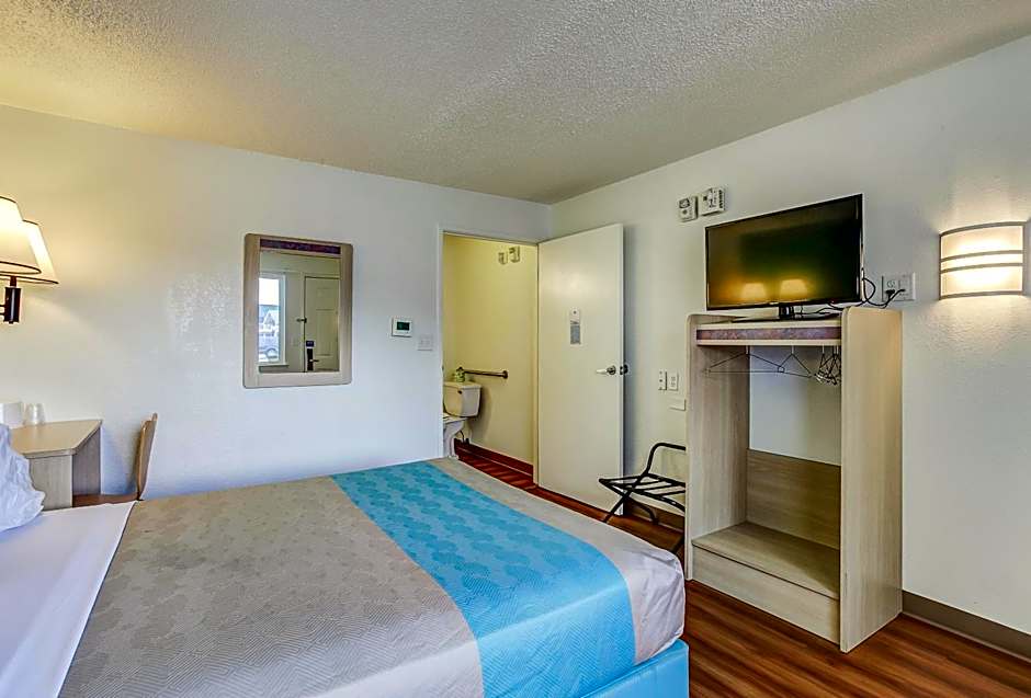 Motel 6-Coos Bay, OR