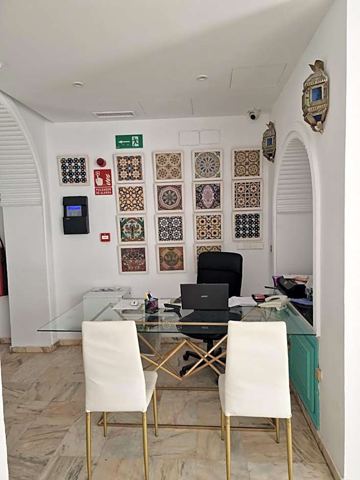 Hotel y Apartamentos Doña Lola