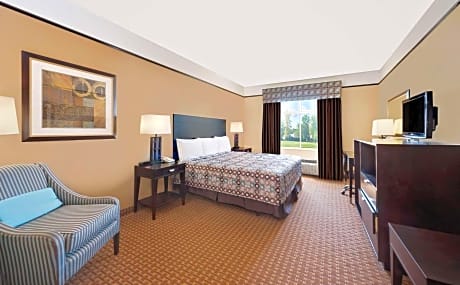 One-Bedroom Suite with One King Bed and One Queen Bed - Non-Smoking