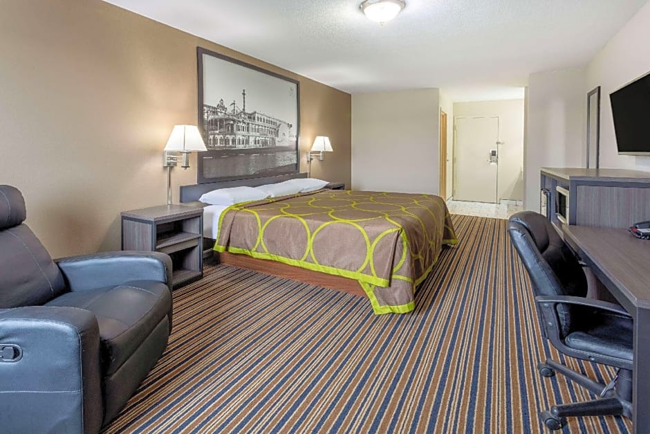 Super 8 by Wyndham Missouri Valley