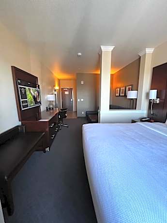 Queen Suite with Two Queen Beds - Accessible/Non-Smoking