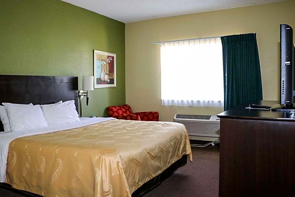 Quality Inn Evansville Eastland Area