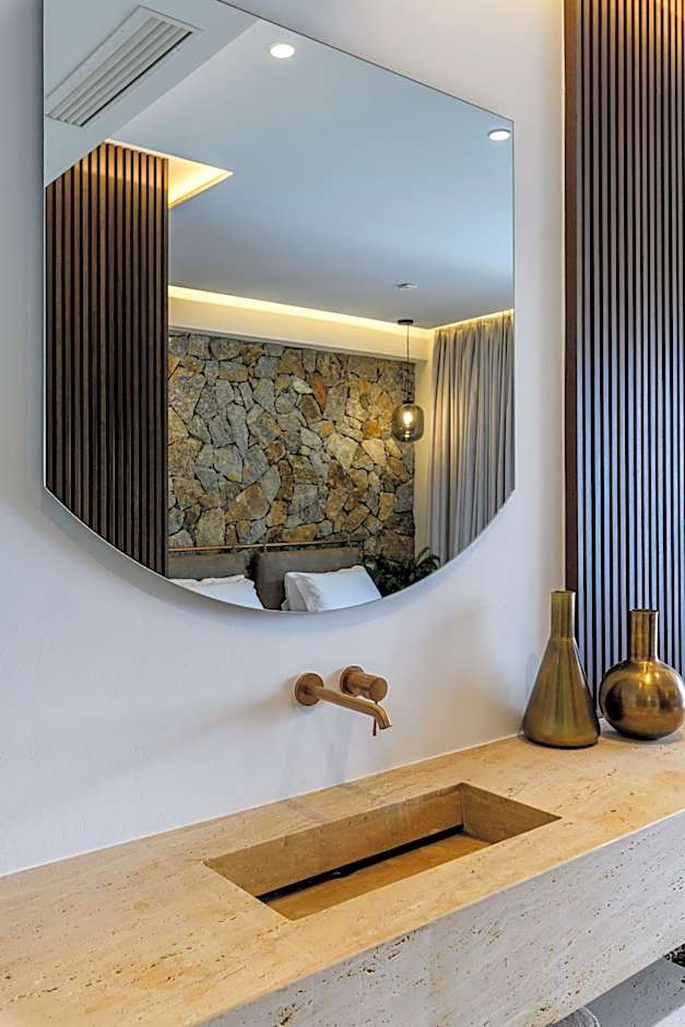 Charisma Hotel and Wellness Club