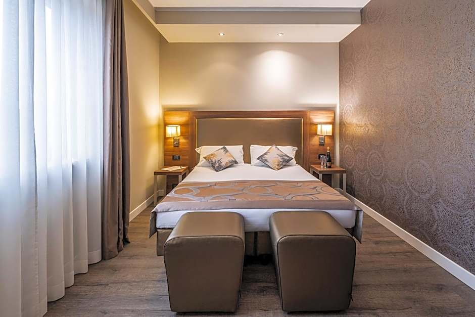 Smart Hotel Holiday