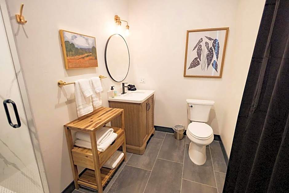 Speakeasy King Suite (Rm 2)