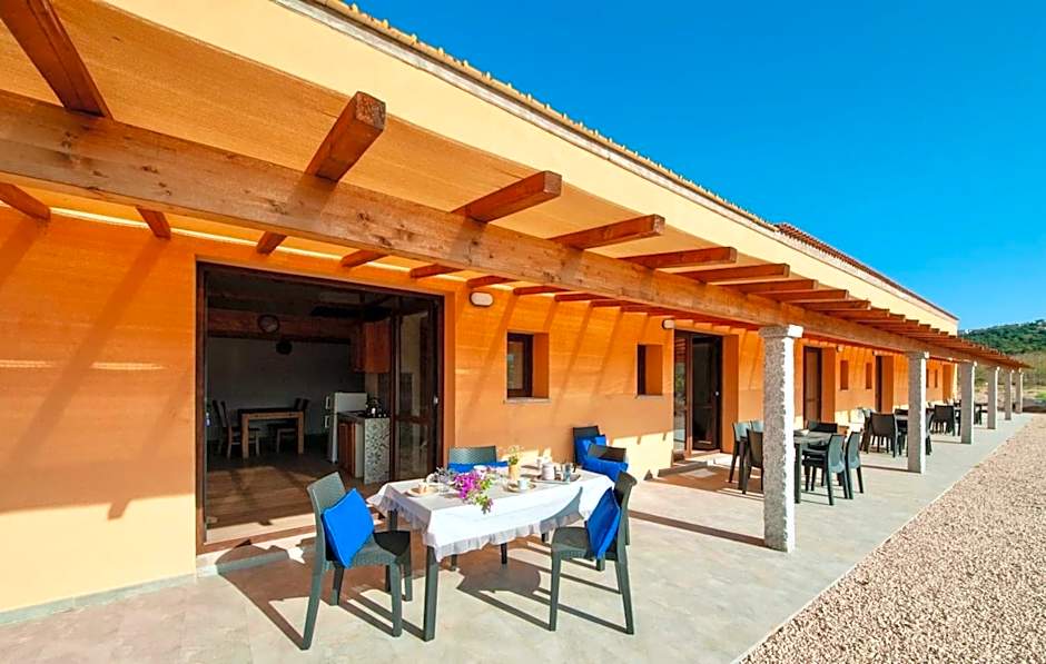 Lofts with private outdoor area and swimming-pool in Badesi