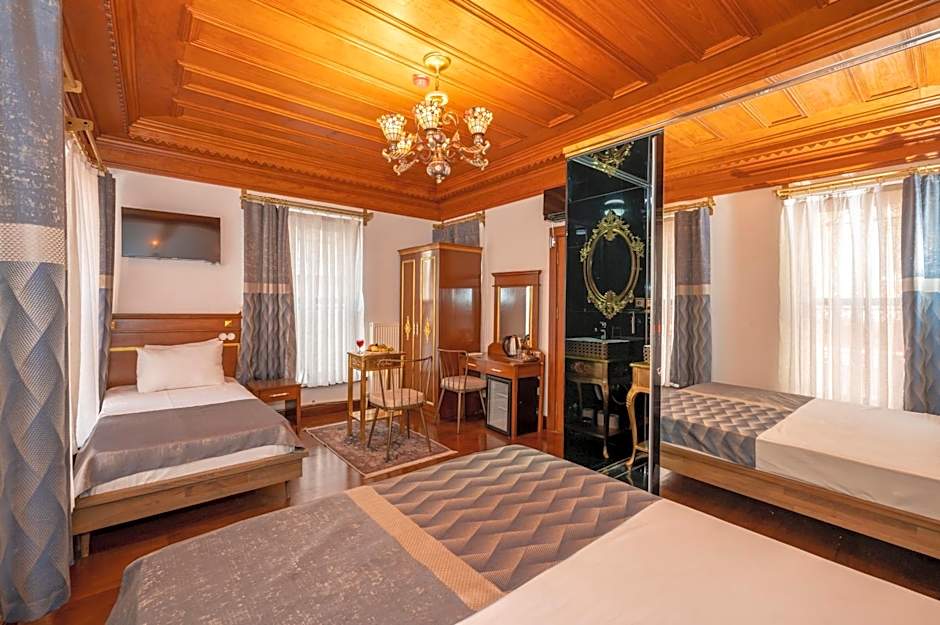 Valeria Antique 1892