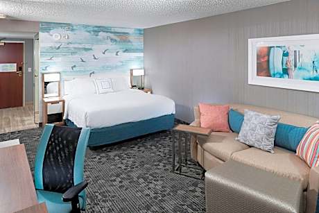 High Floor King Room, Guest room, 1 King, Sofa bed, Oceanfront, High floor