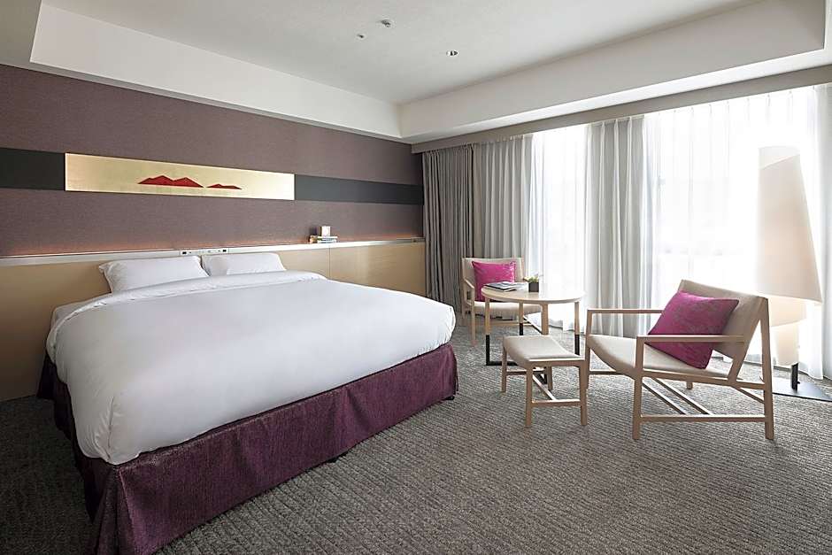 Photo 1 of 9 of Deluxe 1 King Bed