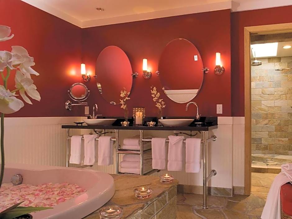 The Edgewater, A Noble House Hotel