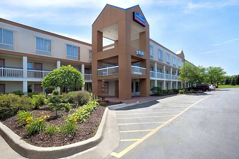 Howard Johnson by Wyndham Romulus Detroit Metro Airport
