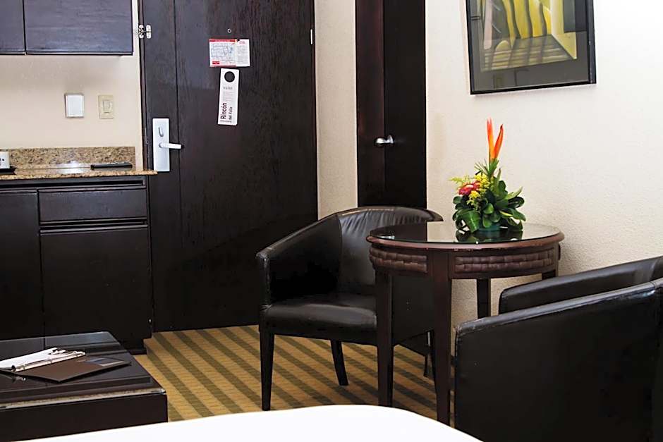 Hotel & Suites Rincon Del Valle