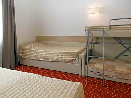 Family Room (5 Adults)