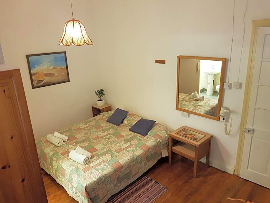 TRIANON Hostel - Central Paphos Old Town