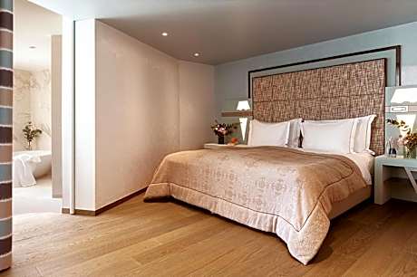 Superior Suite with Lake View