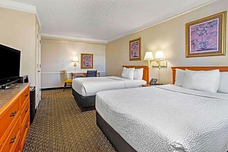 Double Room with Two Double Beds - Disability Access