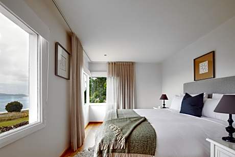 Two-Bedroom Cottage with Sea View