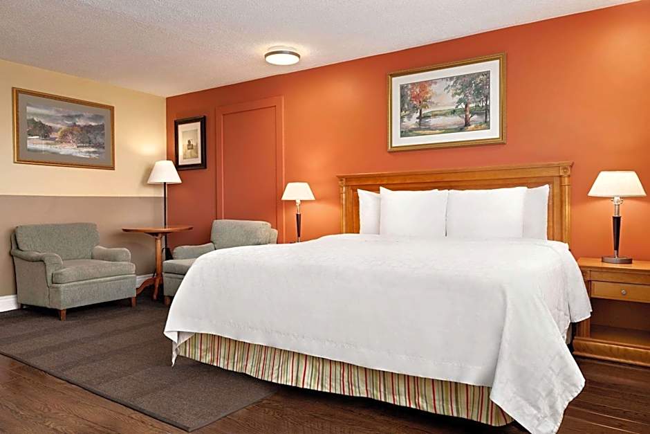 Travelodge by Wyndham Richmond Hill