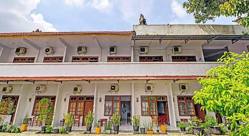 SUPER OYO 1356 Gusti Residence