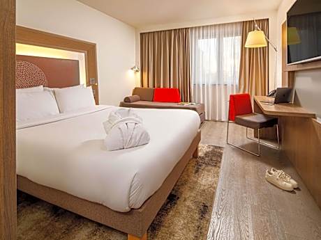 Executive Queen Room With Sofa Bed