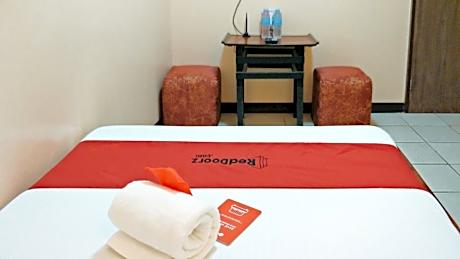RedDoorz Room