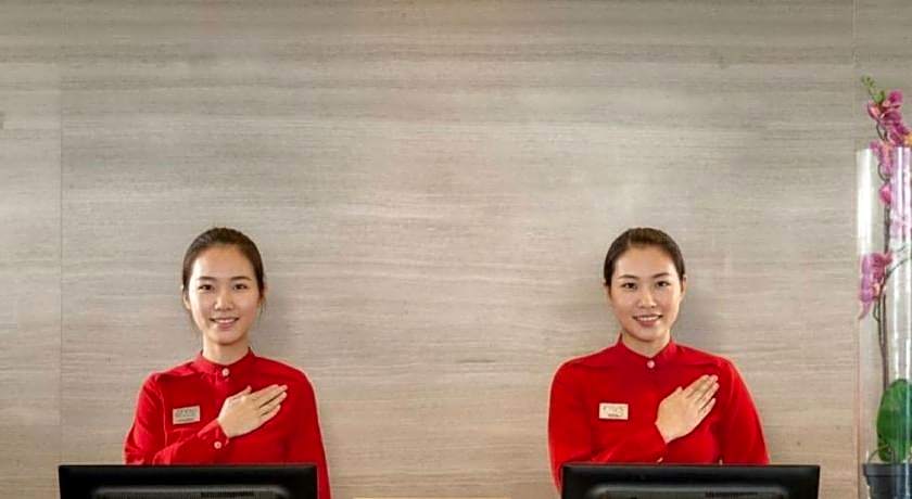 The Straits Hotel & Suites