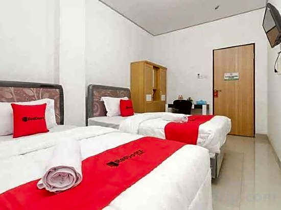 RedDoorz Syariah near RSU Suaka Insan Banjarmasin