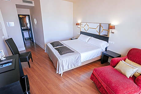 Deluxe Queen Room