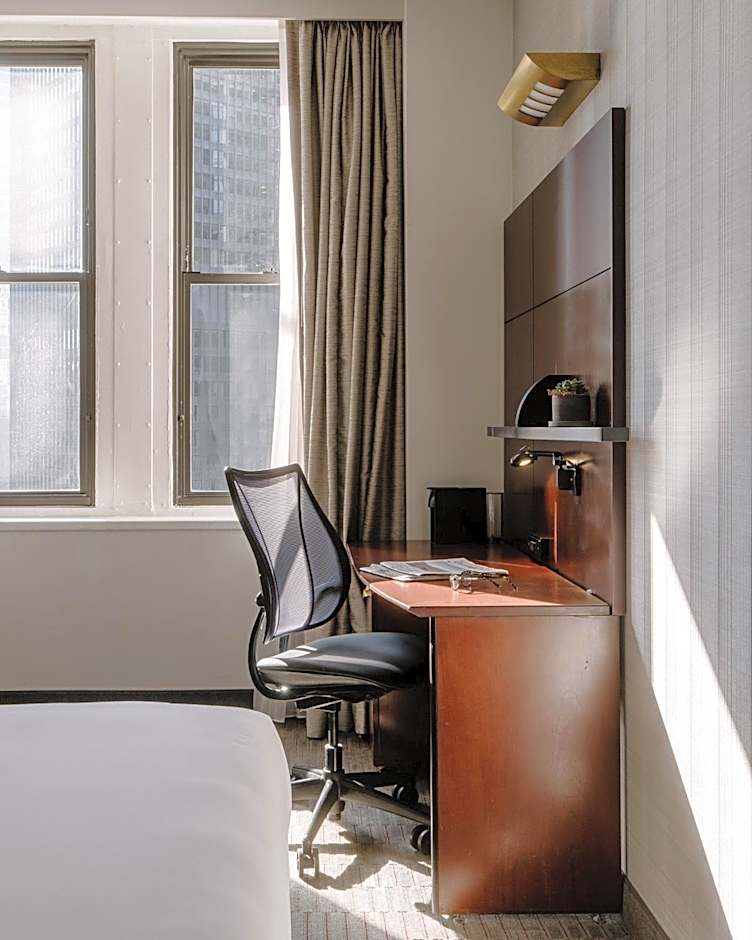 Club Quarters Hotel, Wacker at Michigan