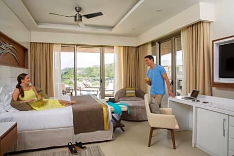 Luxury Penthouse One bedroom suite Ocean view terrace hot tub Diamond Club