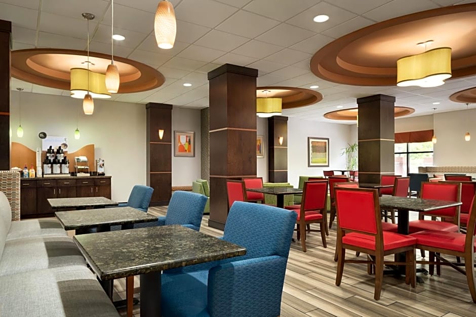 Holiday Inn Express Hotel & Suites Knoxville-Clinton, an IHG Hotel
