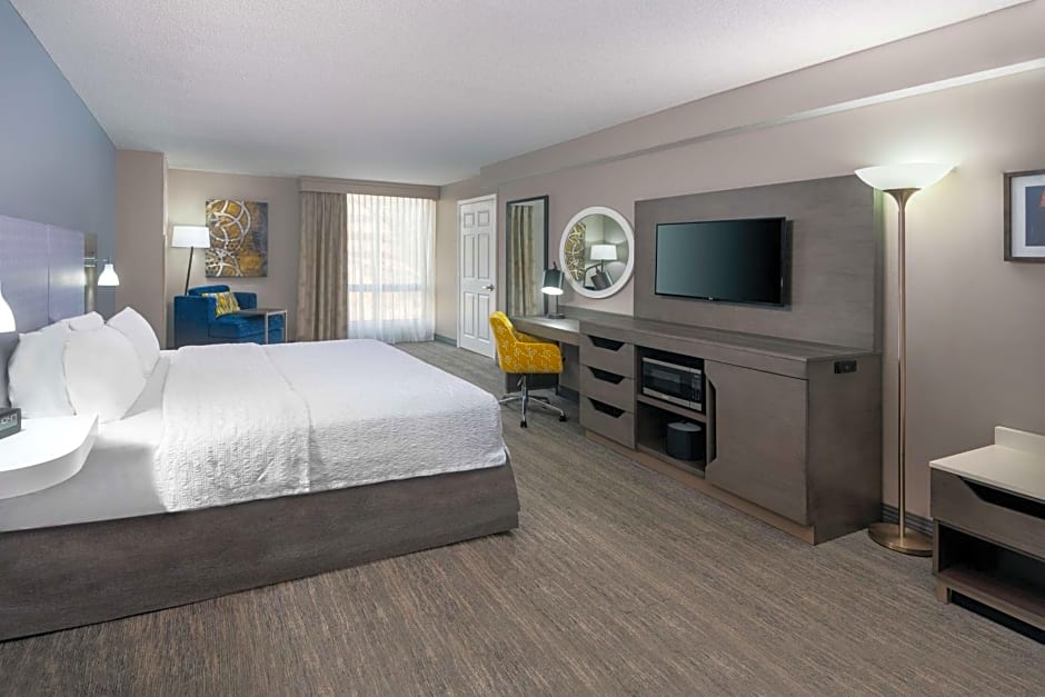 Hampton Inn By Hilton & Suites Kansas City-Country Club Plaza