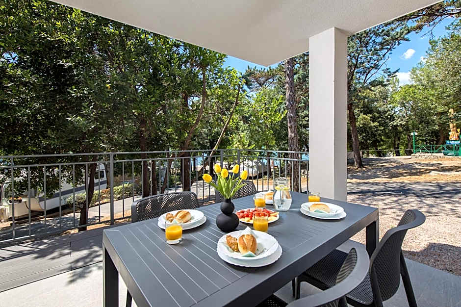 Holiday Homes Oštro