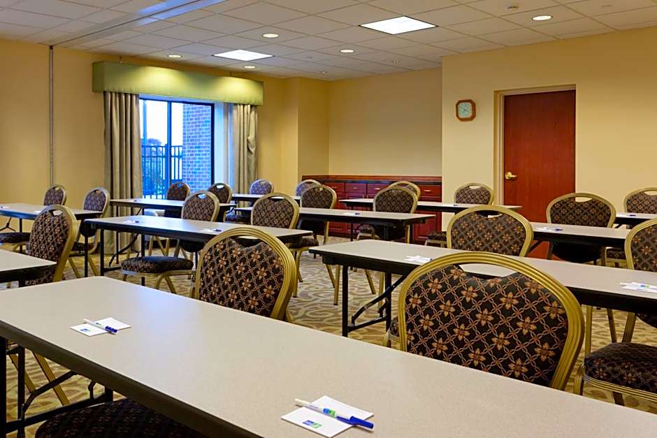 Holiday Inn Express Hotel & Suites-North East By IHG