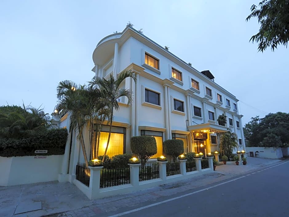 La Place Sarovar Portico Hotel