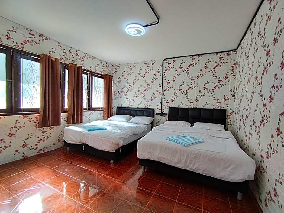 D​ Luck​ Hostel