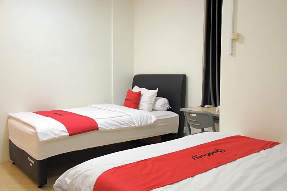 RedDoorz near GOR Satria Purwokerto