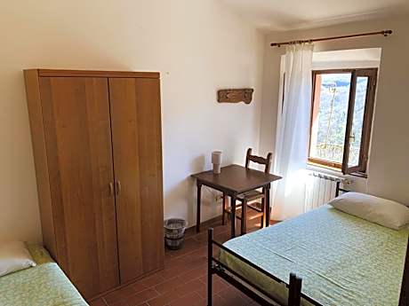 Basic Triple Room with Shared Bathroom