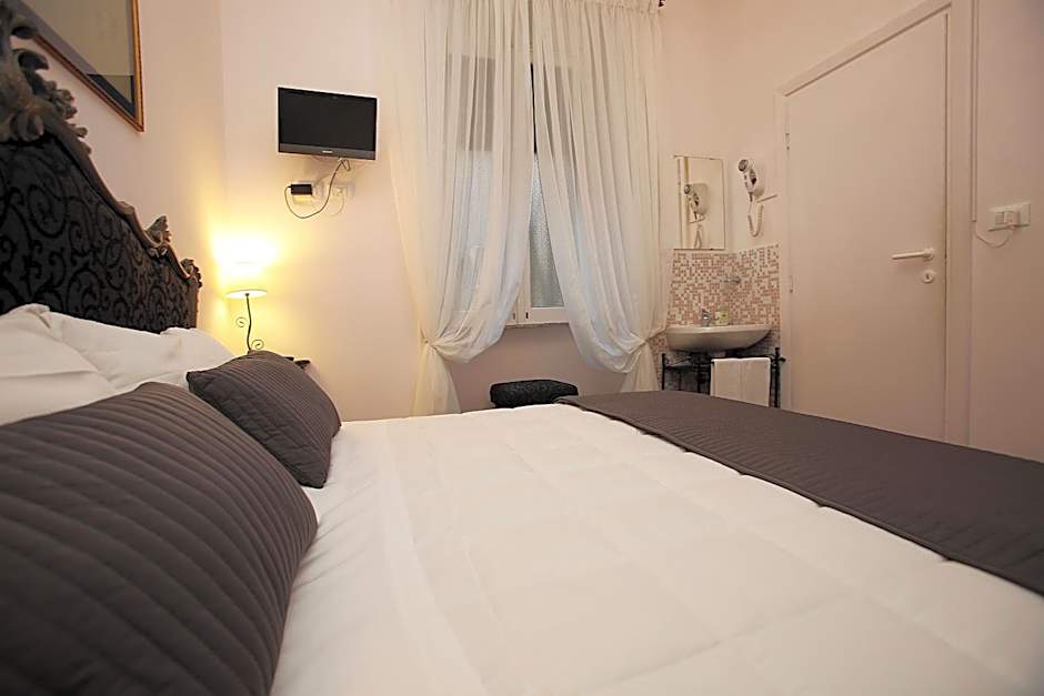 Amica Roma Guest House